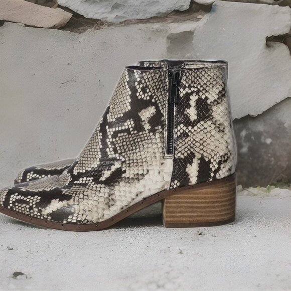 Bleecker & Bond Gwen Snakeprint Casual Ankle Booties Shoes Women's Size 7 - Picture 1 of 7